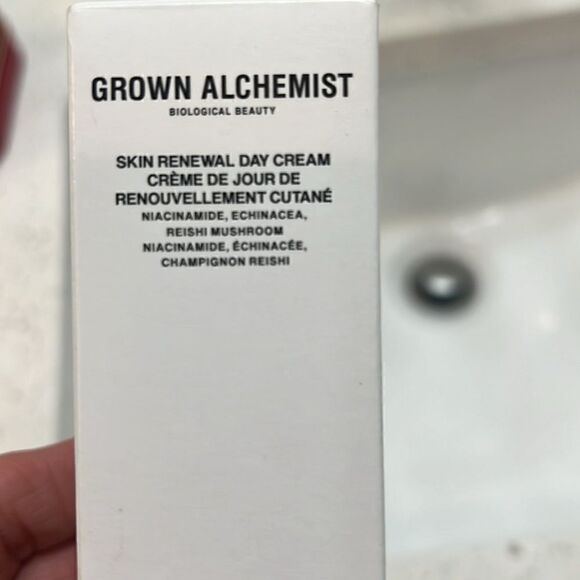 Grown Alchemist Skin Renewal Day Cream to comfort, replenish & hydrate - Picture 9 of 12